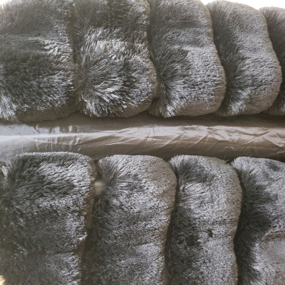 Azalea Wang Black JENNI-LIN Faux Fur Vest Full Length Sleeveless Coat.Size Small - Picture 4 of 4